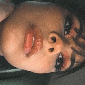 Meet your Posher, Karina